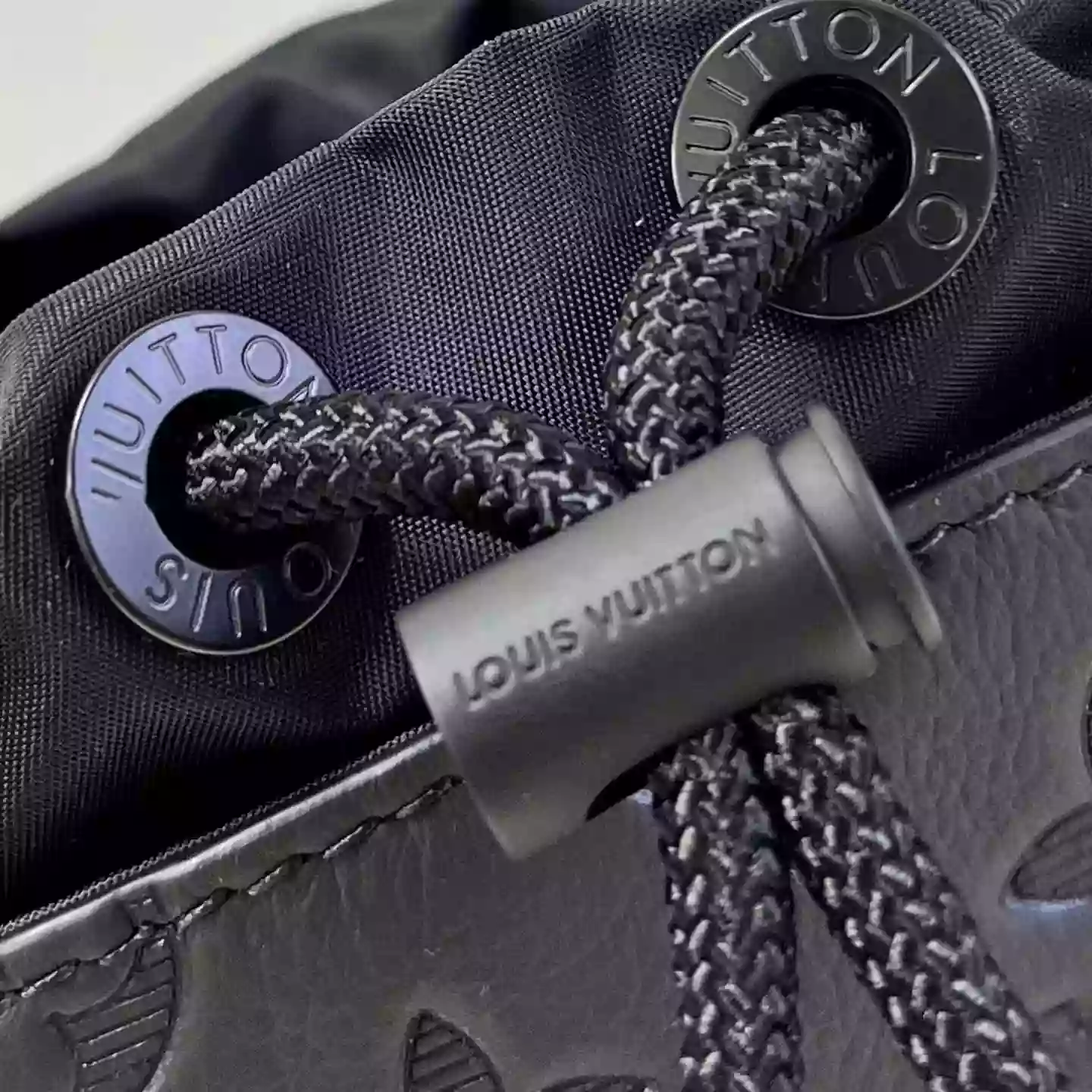 Noé Sling Black Calf Leather M82248 – LW257