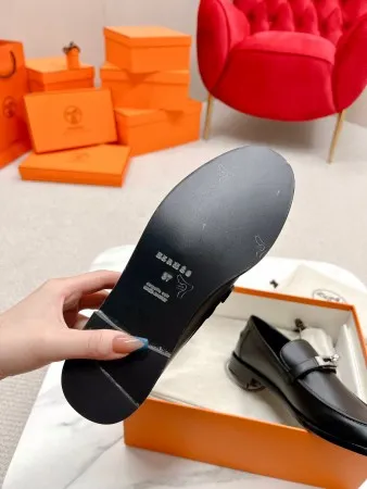 Hermes Women’s Destin Loafers in Black Leather – HM073