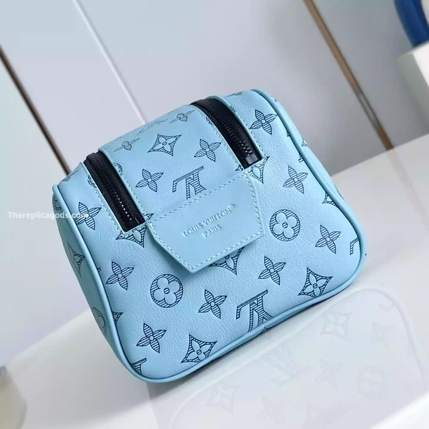 DOPP KIT BLUE MONOGRAM SHADOW – LW302