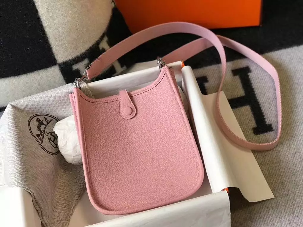 Hermes Evelyne III TPM Bag In Pink Clemence Leather – HW052