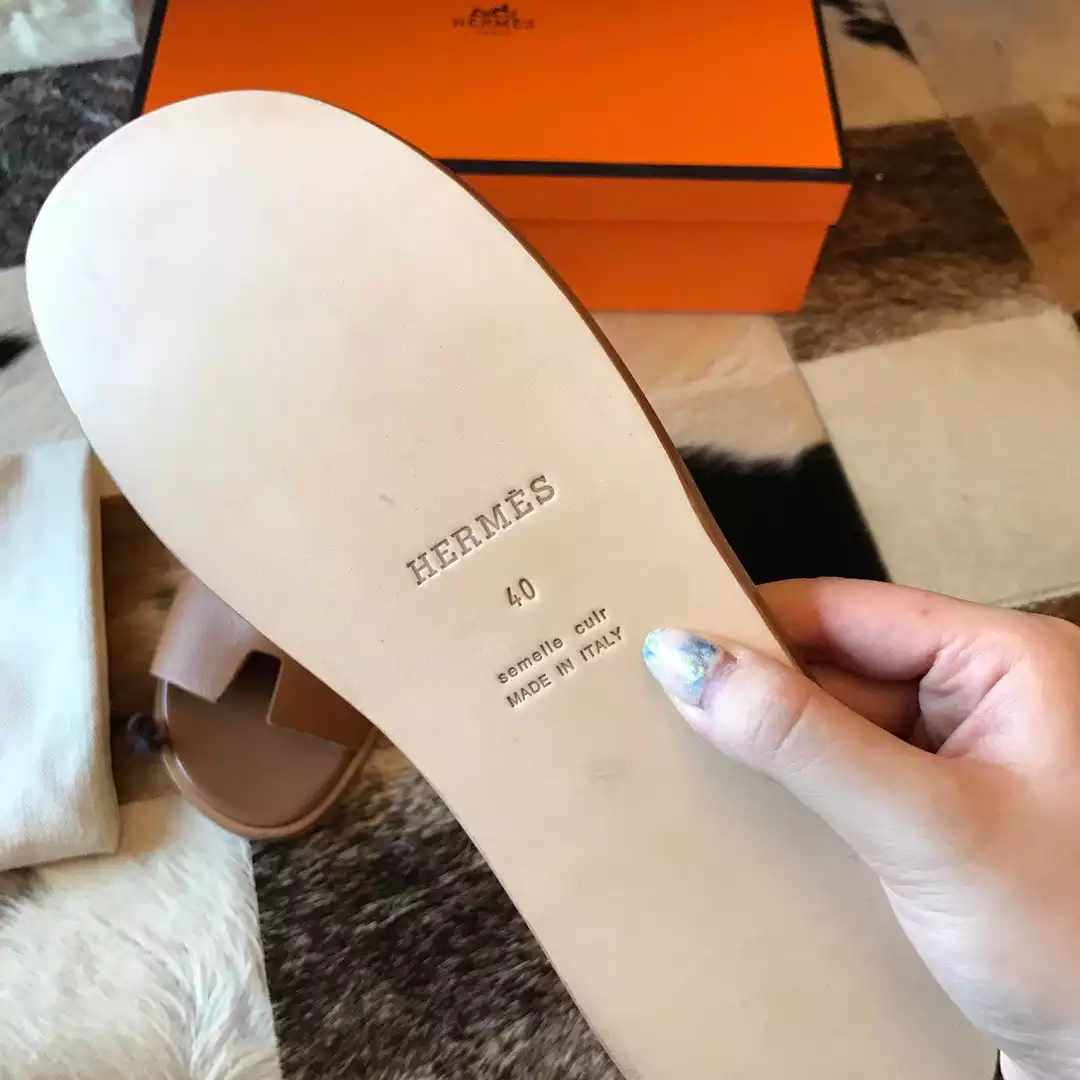 HERMES MEN’S IZMIR SANDALS IN GOLD EPSOM CALFSKIN – HMSD026