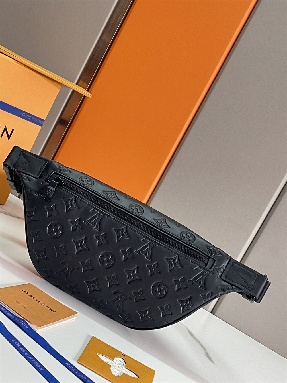 LOUIS VUITTON DISCOVERY BUMBAG PM – LVB073