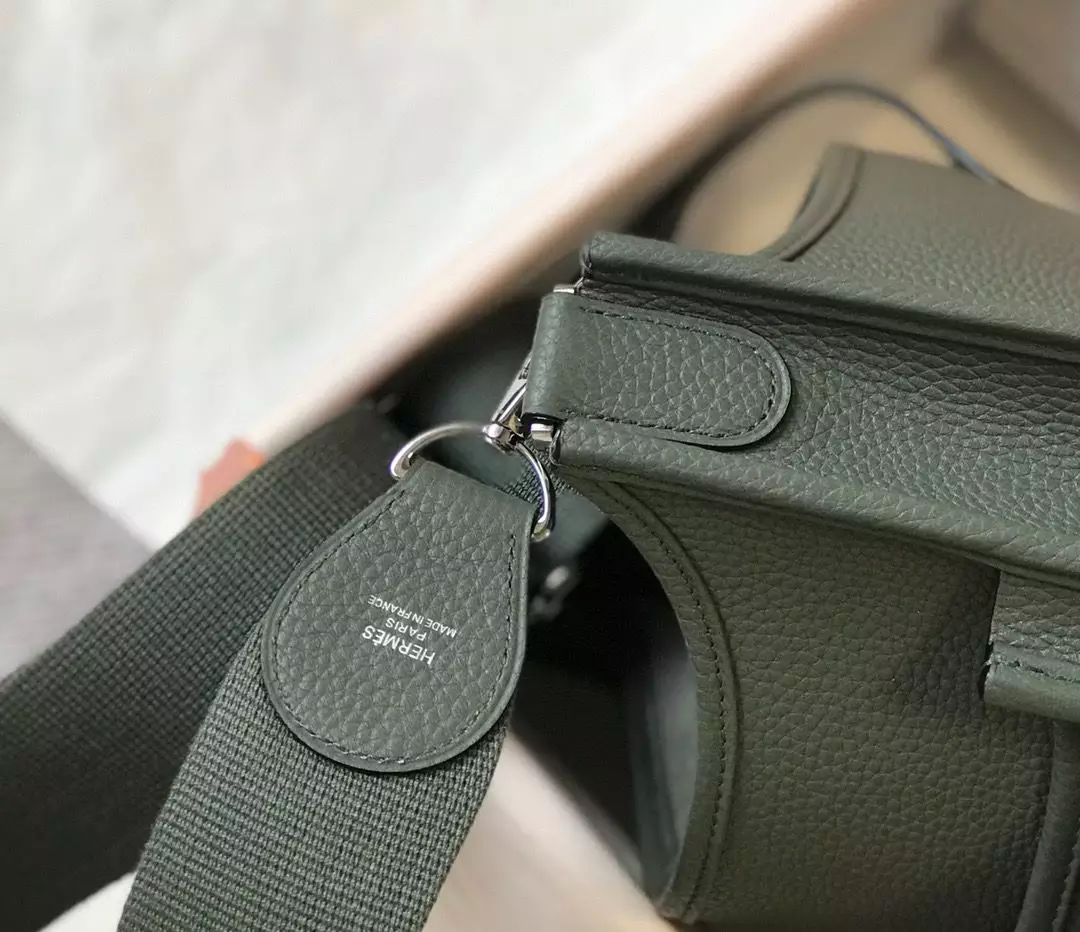 Hermes Evelyne III 29 PM Bag In Vert Amande Clemence Leather – HW059