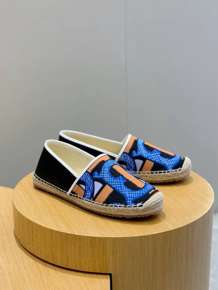 BURBERRY CANVAS STRAW BUCKET – BBR041