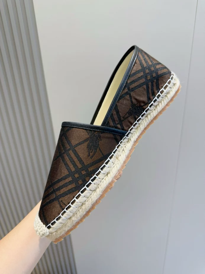 BURBERRY CANVAS STRAW BUCKET – BBR046