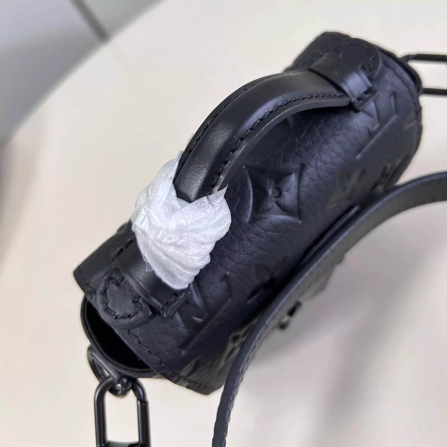 PICO S-LOCK BLACK TAURILLON MONOGRAM M83148 – LW447