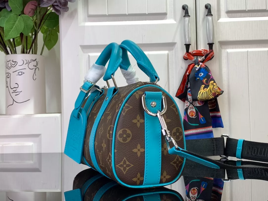 Louis Vuitton Keepall Bandoulière 25 – LW197