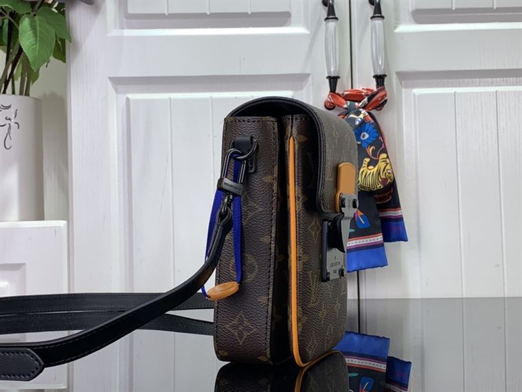 LOUIS VUITTON S LOCK VERTICAL WEARABLE WALLET – LVB057