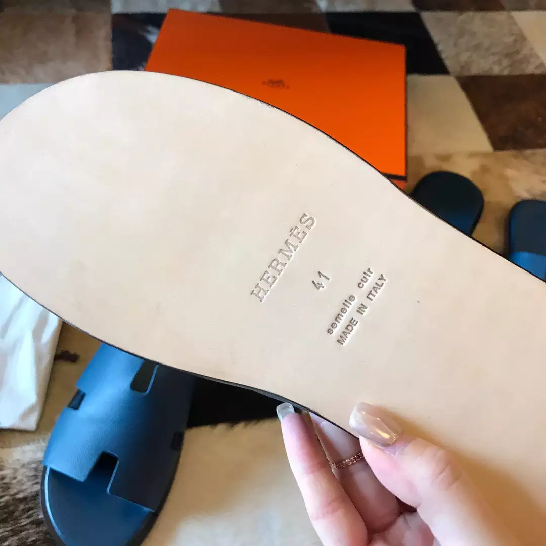 HERMES MEN’S IZMIR SANDALS IN COLVERT EPSOM CALFSKIN – HMSD025