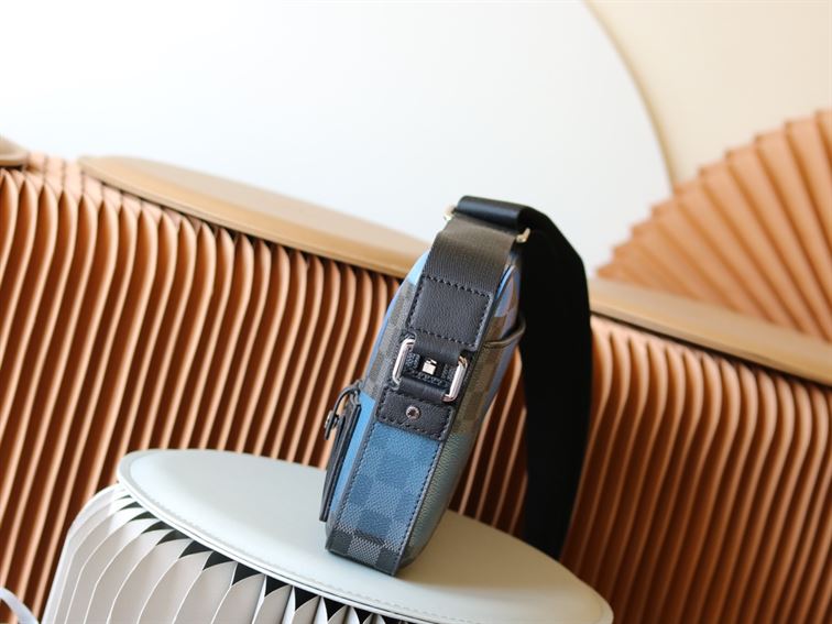 LOUIS VUITTON ALPHA MESSENGER DAMIER GRAPHITE GIANT BLUE – LVB044