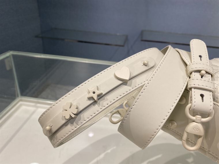 MEDIUM ULTRAMATTE LADY DIOR BAG LATTE ULTRAMATTE CANNAGE CALSKIN – DOB003