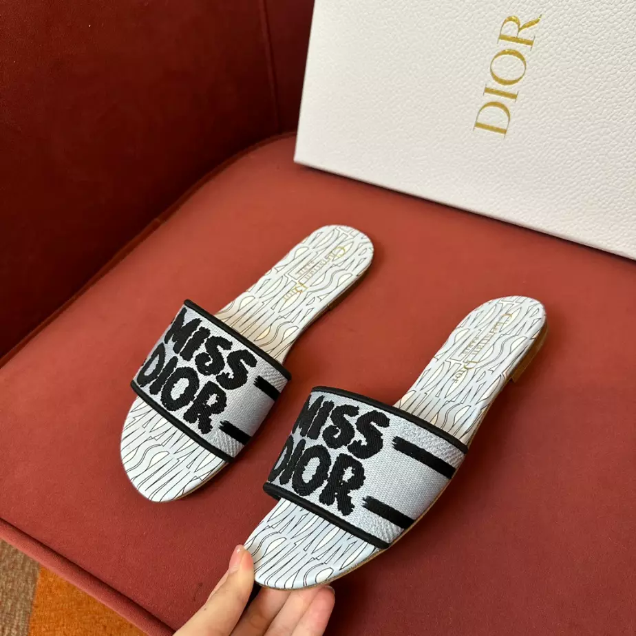 DIOR DWAY SLIDE – DS023