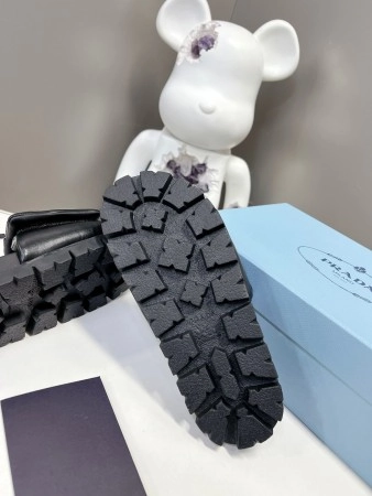 PRADA SLIDES IN BLACK SOFT PADDED NAPPA LEATHER – PSD079