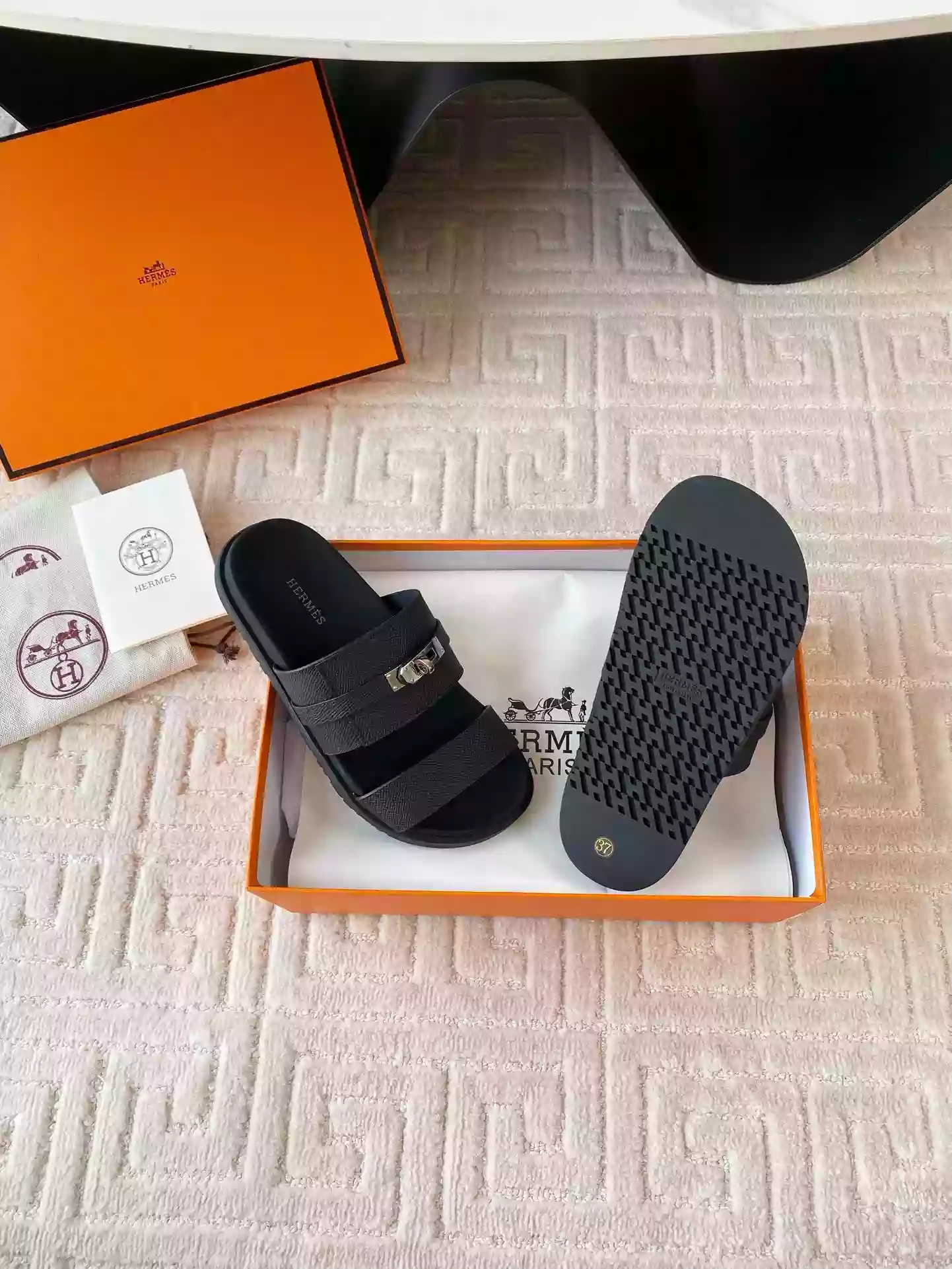 HERMES MEN’S JACKSON SANDAL IN BLACK EPSOM CALFSKIN – HMSD040