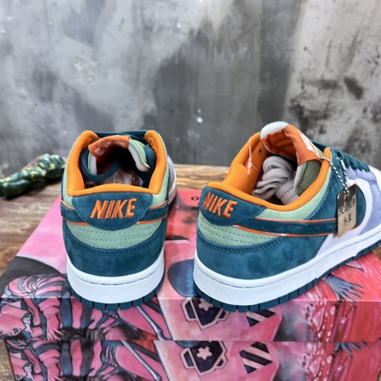 OTOMO KATSUHIRO X NIKE SB DUNK LOW SNEAKER – NSN003