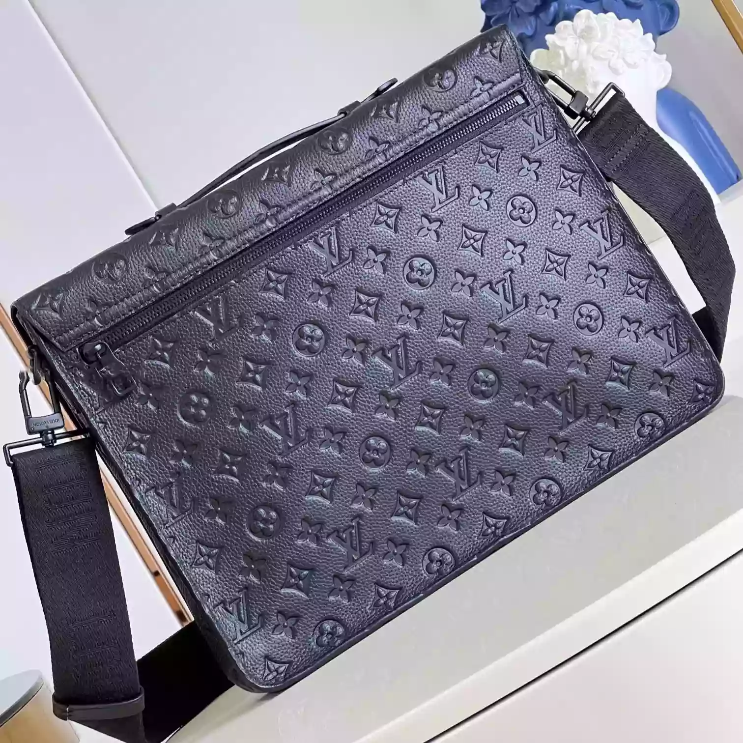 S LOCK BRIEFCASE MONOGRAM TAURILLON LEATHER M20835 – LW331