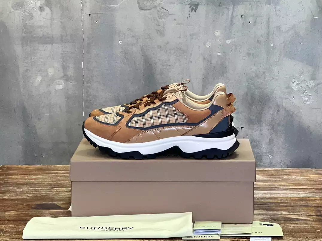 BURBERRY SNEAKERS – BBR105