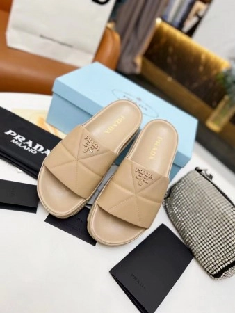 PRADA WOMEN’S SLIDES IN BEIGE QUILTED NAPPA LEATHER – PSD082