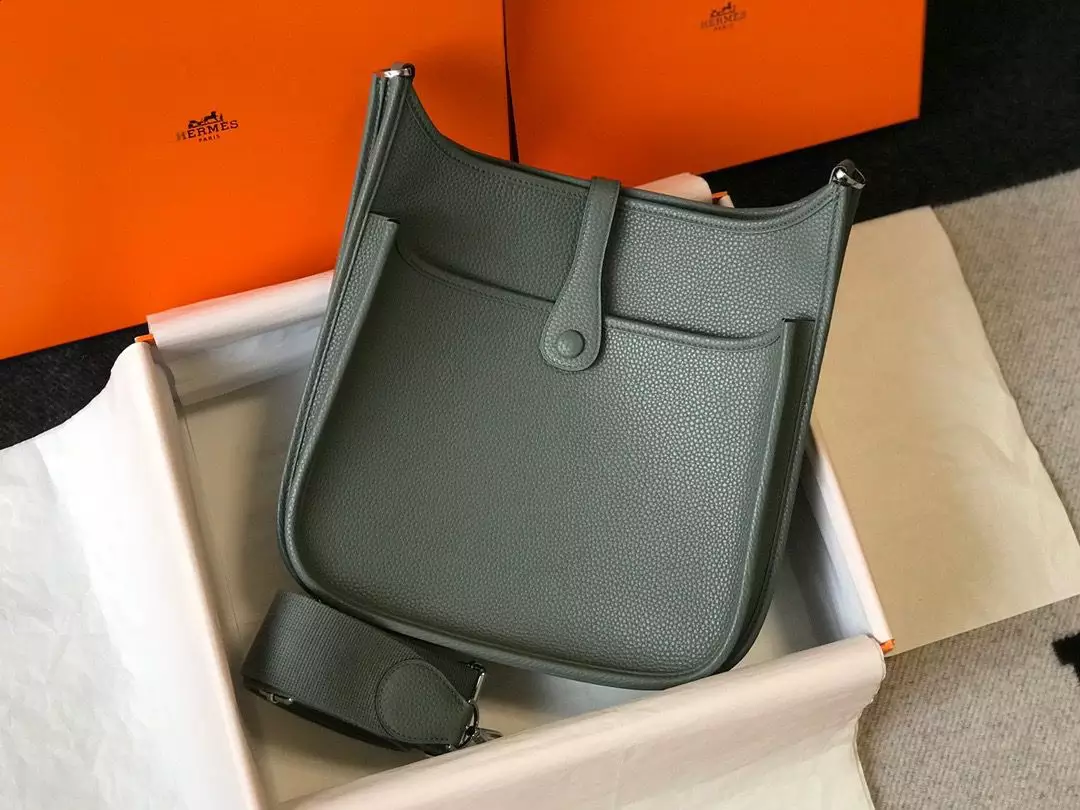 Hermes Evelyne III 29 PM Bag In Vert Amande Clemence Leather – HW059