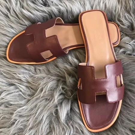 HERMES ORAN SLIDE SANDALS IN BURGUNDY SWIFT CALFSKIN – HMSD122