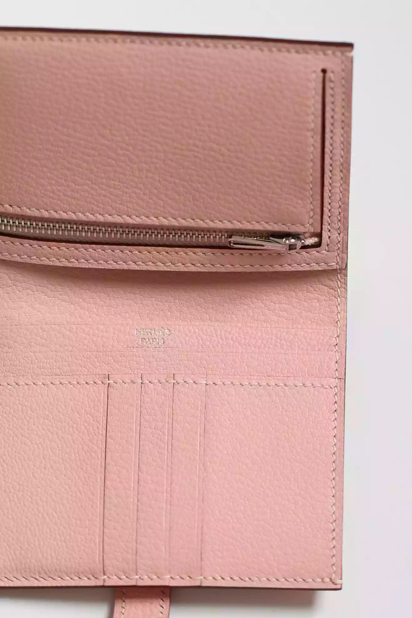 Hermes Bearn Compact Handmade Wallet in Rose Sakura Chevre Mysore Goatskin – HW150
