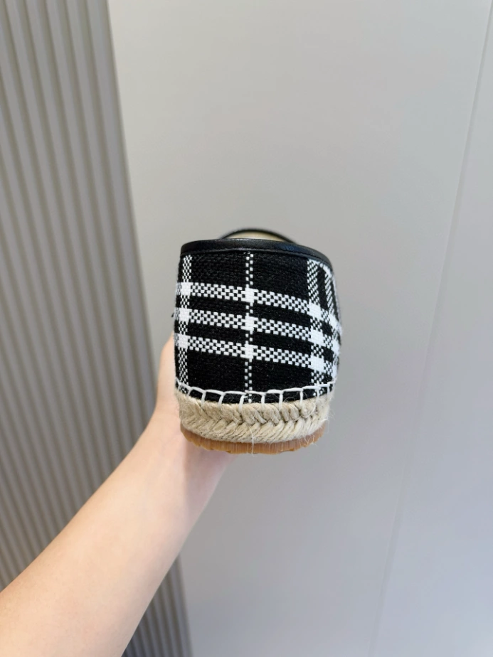 BURBERRY CANVAS STRAW BUCKET – BBR043