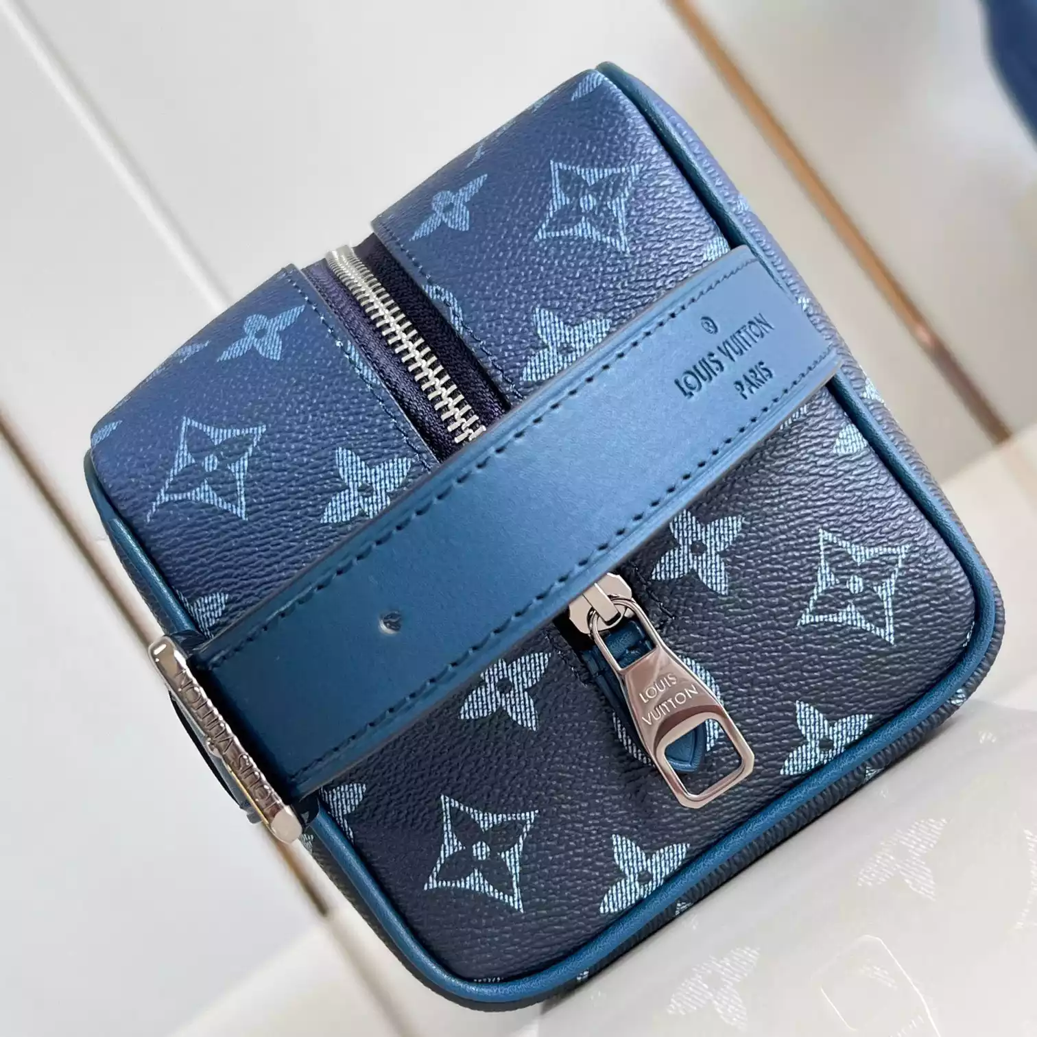LOCKER DOPP KIT BLUE MONOGRAM DECADE M11559 – LW398