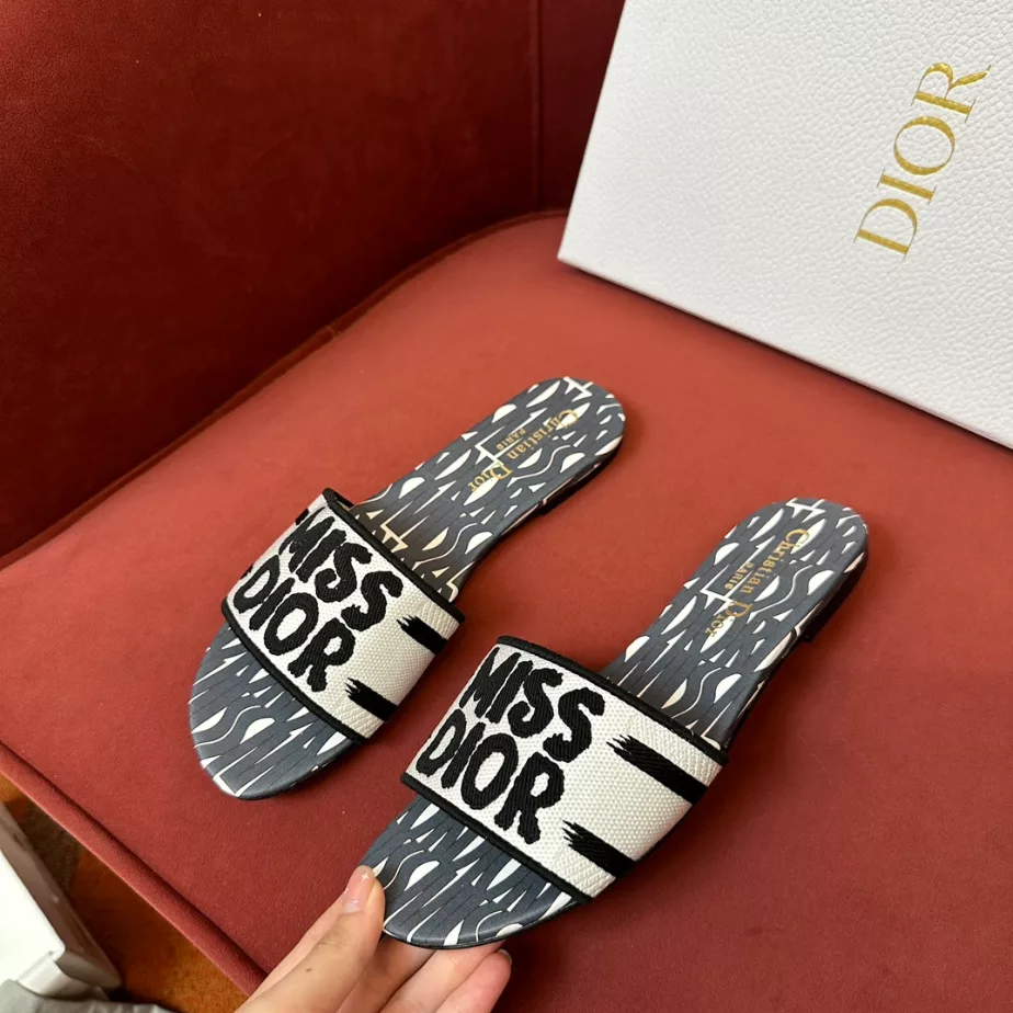 DIOR DWAY SLIDE – DS034