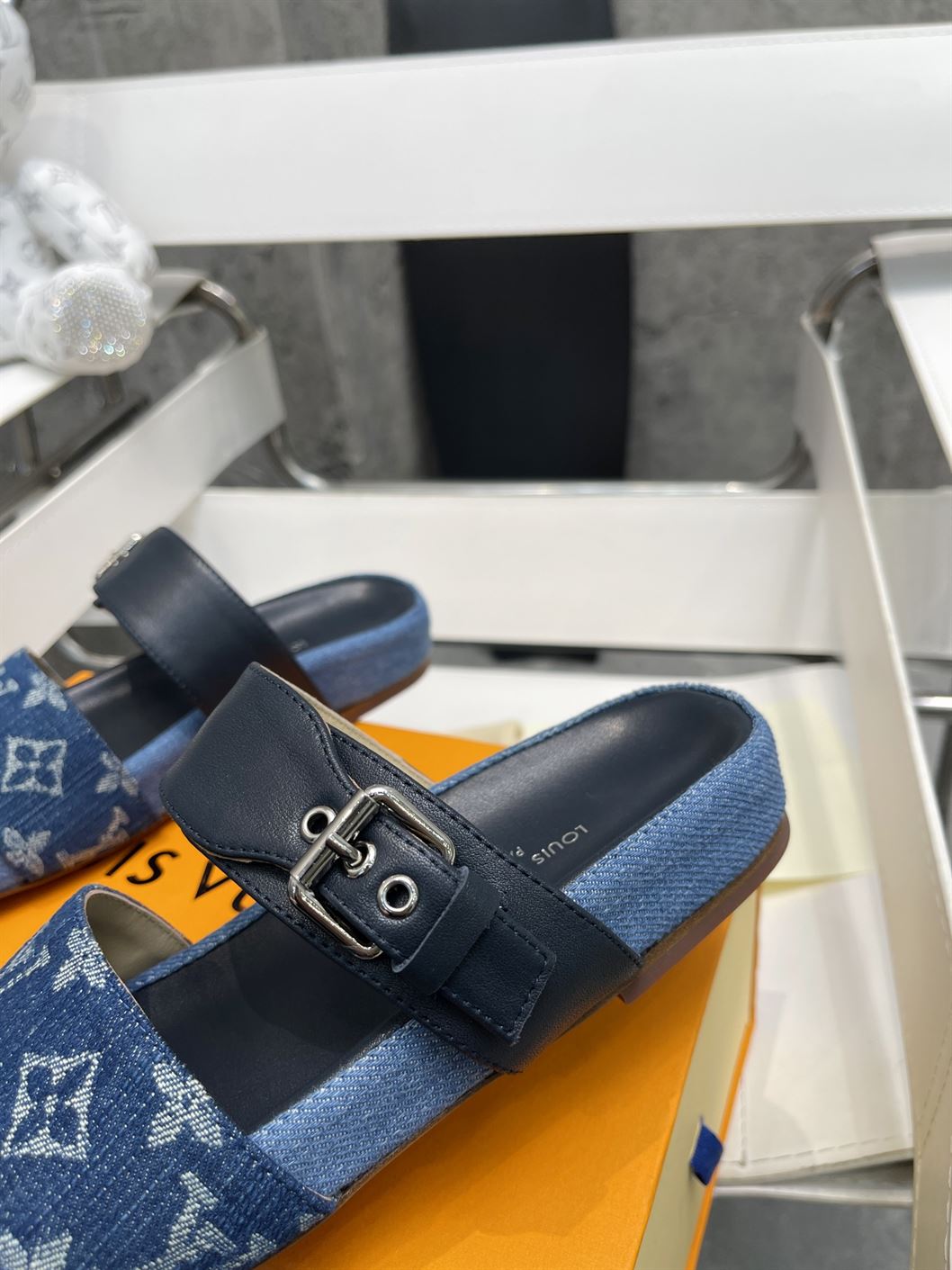 LOUIS VUITTON BOM DIA FLAT MULE – LVSD039