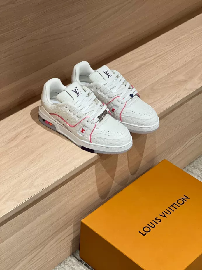 LOUIS VUITTON TRAINER SNEAKER – LVS241