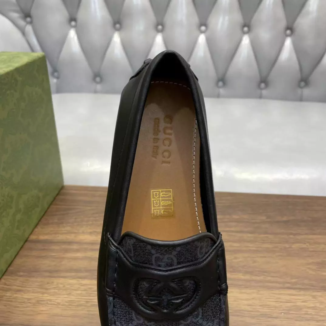 MEN’S INTERLOCKING G DRIVER BLACK LEATHER – GL104