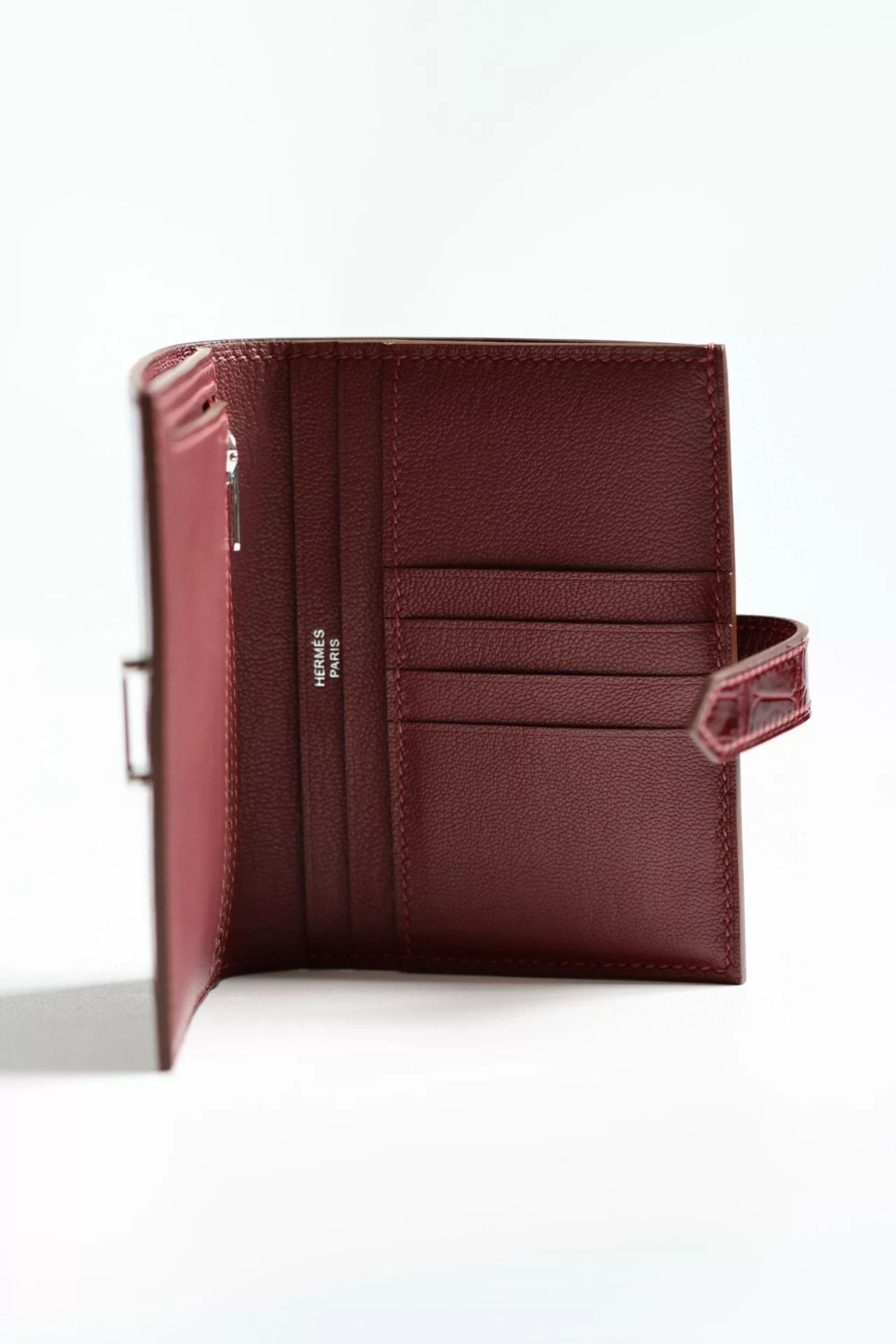 Hermes Bearn Compact Wallet in Bordeaux Shiny Alligator Leather – HW168