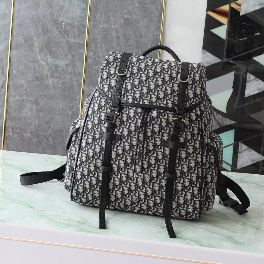 DIOR HIT THE ROAD BACKPACK WITH FLAP – DIO053