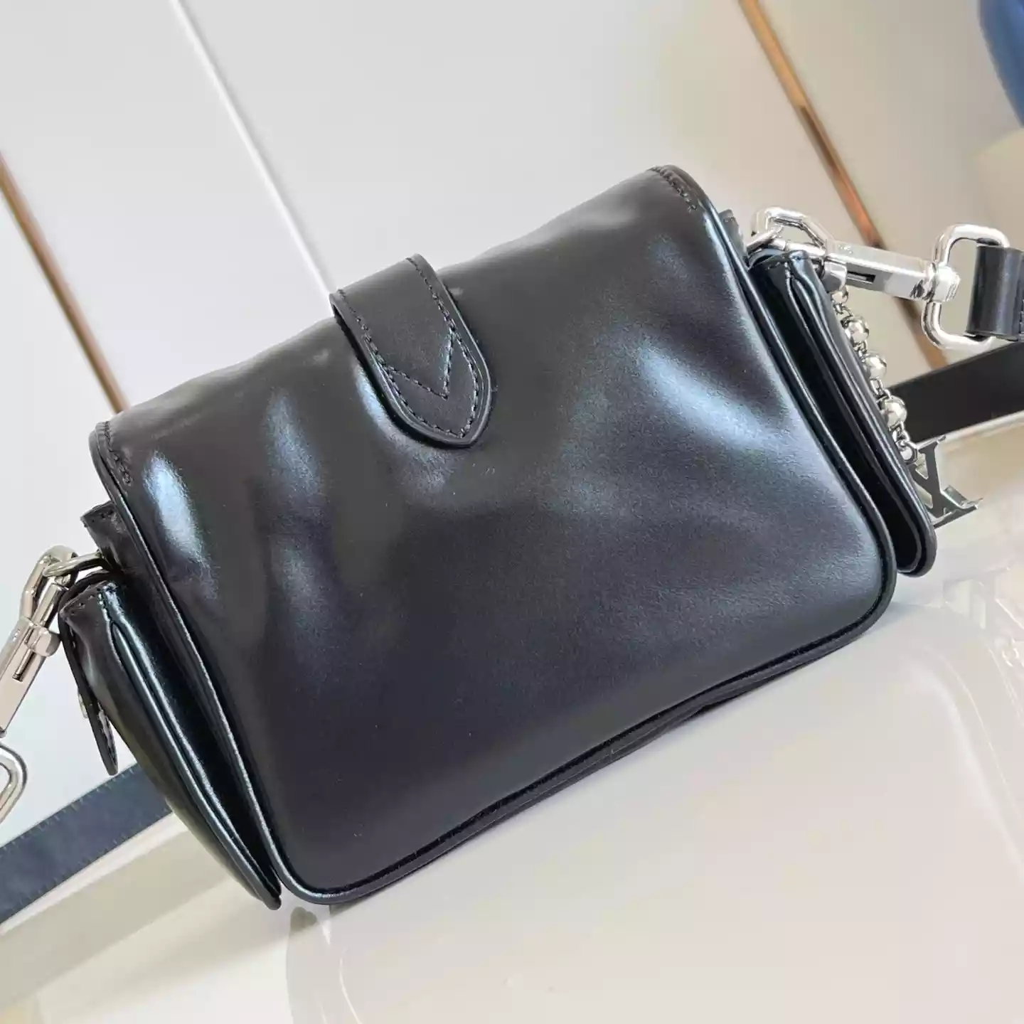 CARGO WEARABLE WALLET BLACK CALF LEATHER – LW316