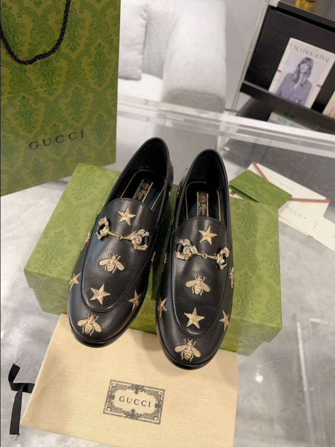 Gucci Jordaan Black Bee & Star Embroidered Leather Loafer – GL077