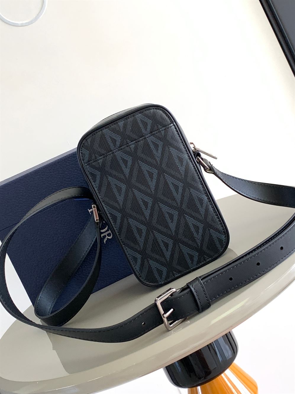 DIOR HIT THE ROAD VERTICAL POUCH – DIO047