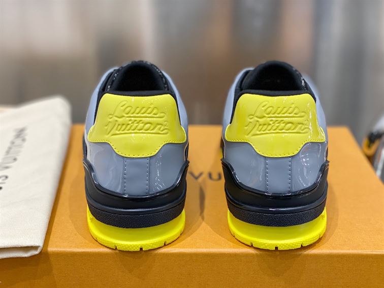 LOUIS VUITTON TRAINER SNEAKERS IN BLACK PATENT CANVAS – LVS004
