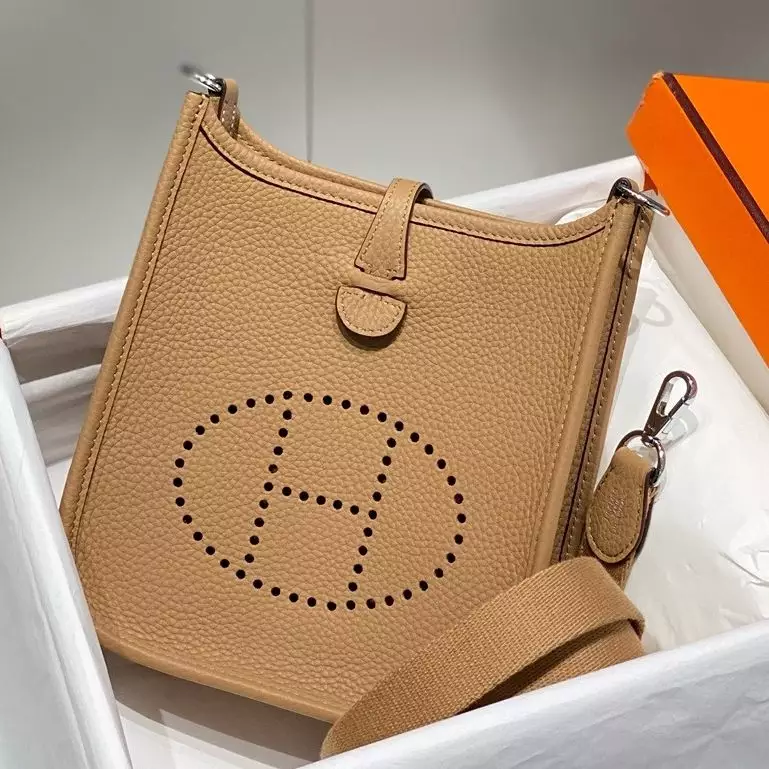 Hermes Evelyne III TPM Bag In Chai Clemence Leather – HW045