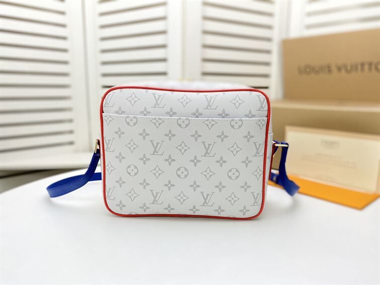 LOUIS VUITTON X NBA NIL MESSENGER ANTARTICA – LVB020