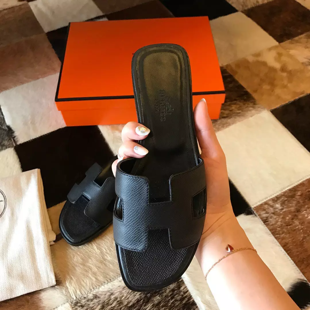 HERMES ORAN SLIDE SANDALS IN BLACK EPSOM CALFSKIN – HMSD086