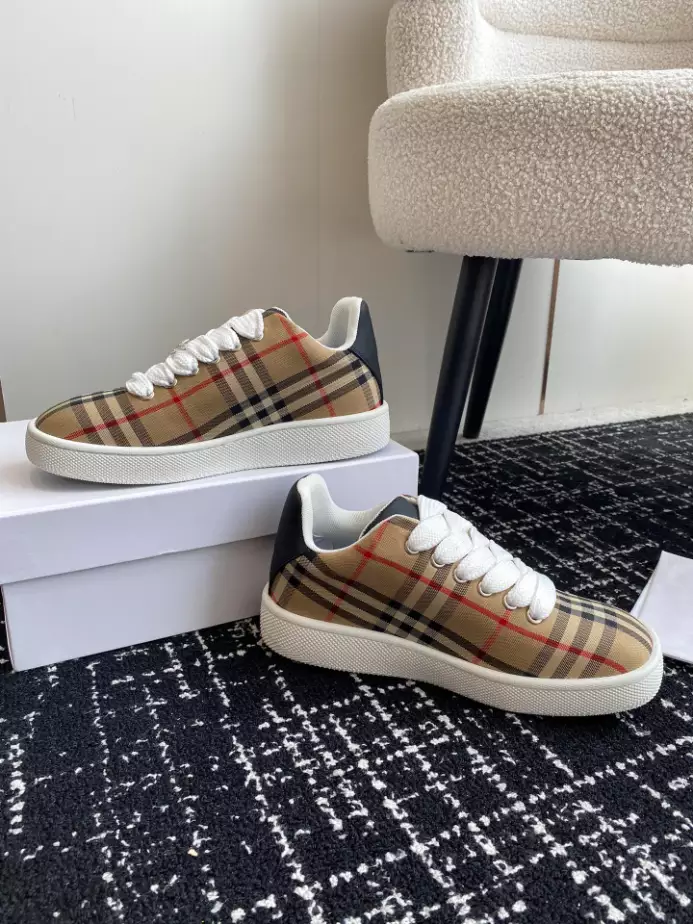 BURBERRY SNEAKERS – BBR102