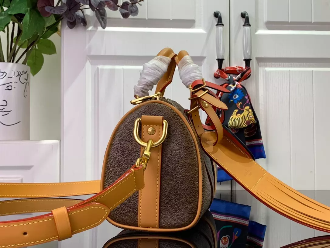 Louis Vuitton Keepall Bandoulière 25 – LW201