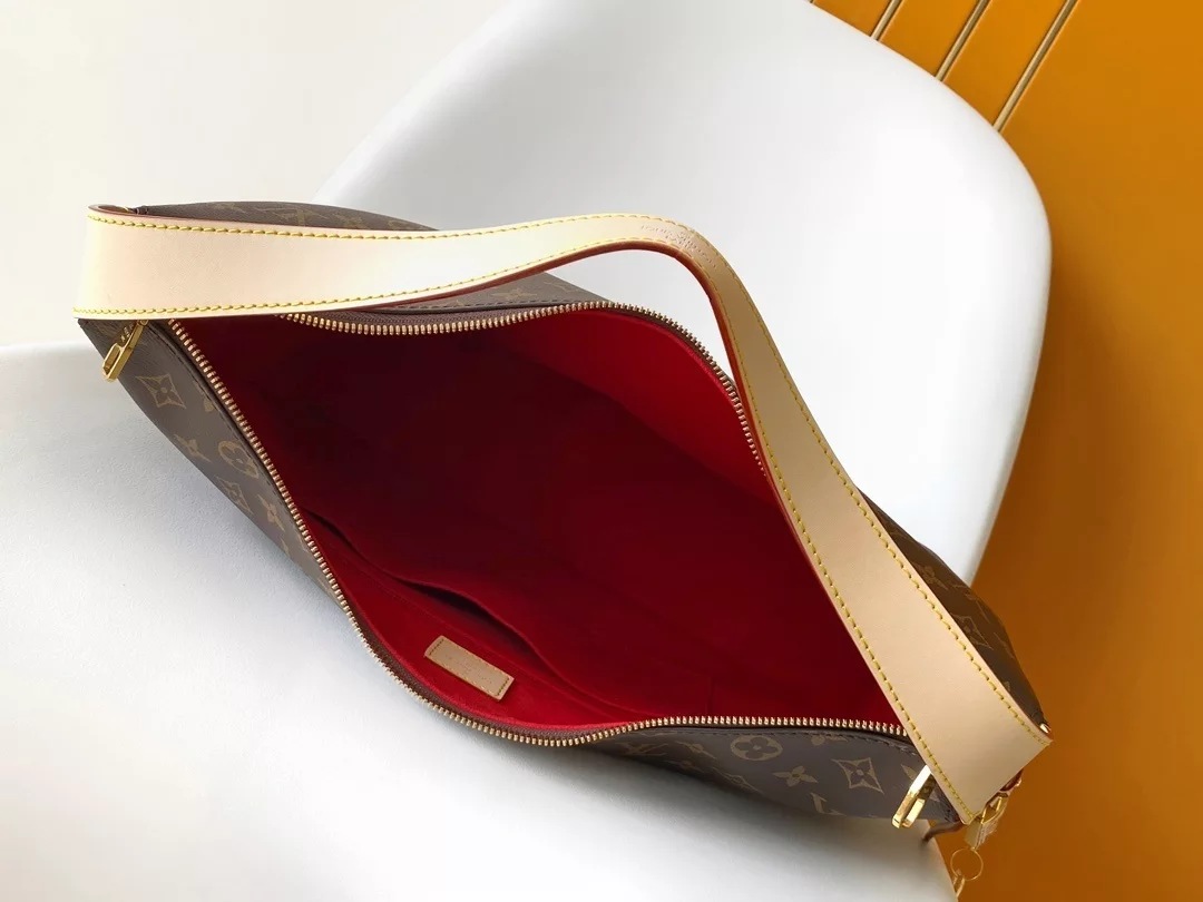 Louis Vuitton Slouchy MM – LW462