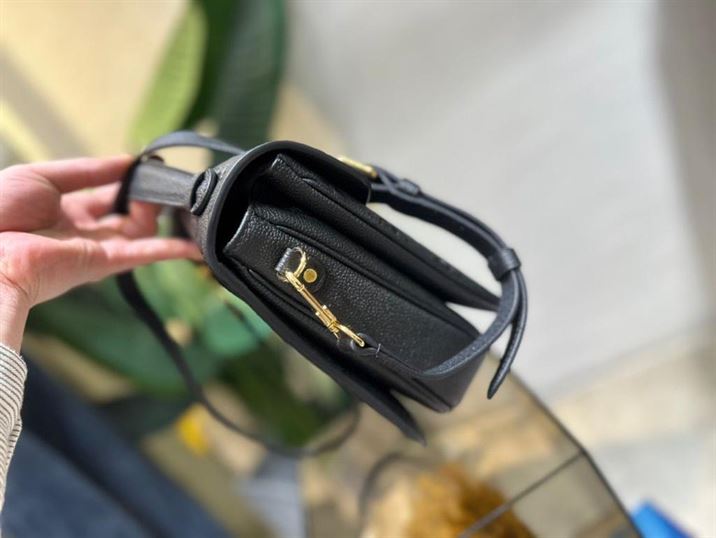 LOUIS VUITTON POCHETTE METIS MONOGRAM EMPREINTE – LW023