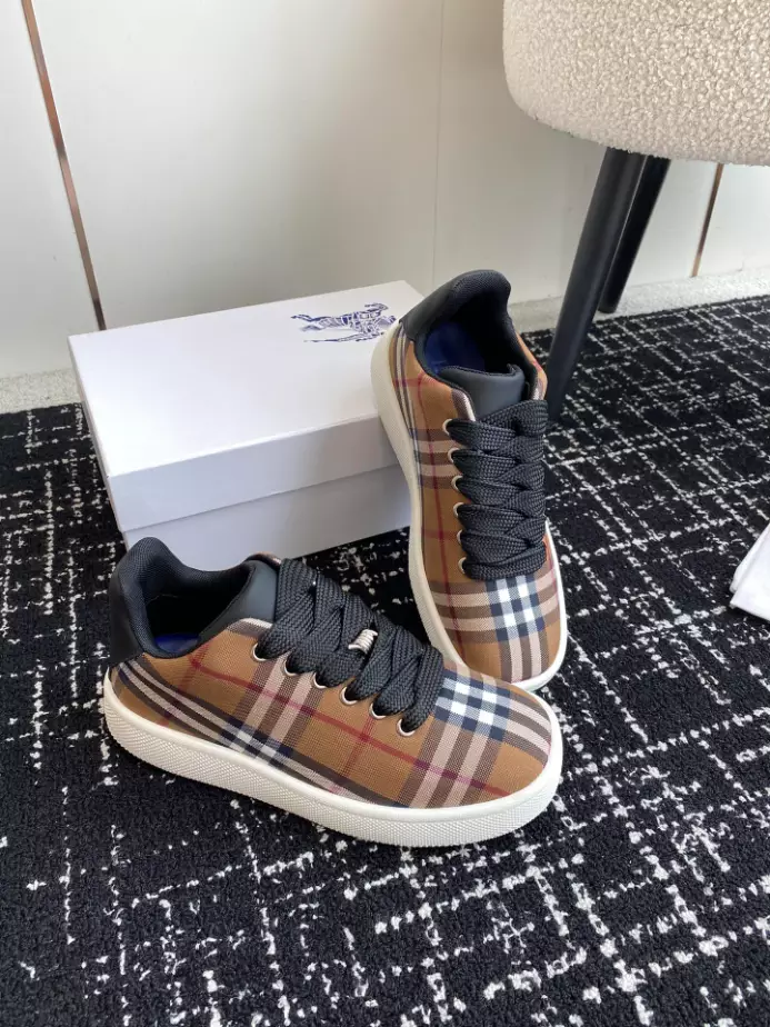 BURBERRY SNEAKERS – BBR103