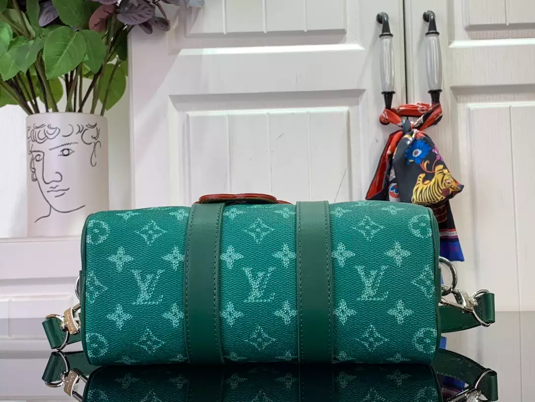 Louis Vuitton Keepall Bandoulière 25 – LW202