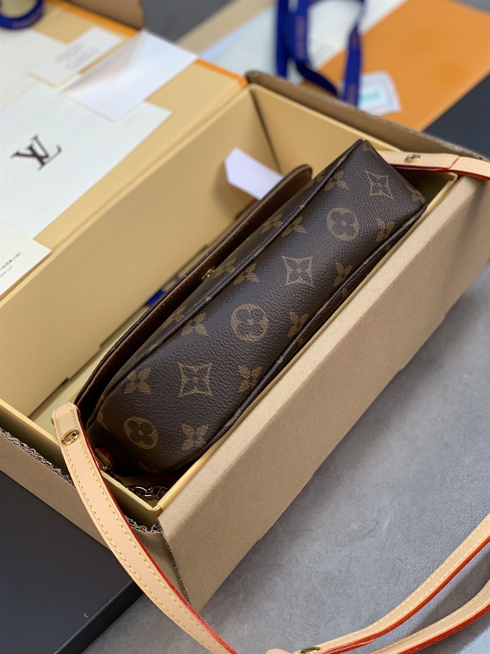 LOUIS VUITTON WALLET ON CHAIN IVY MONOGRAM CANVAS – LW039