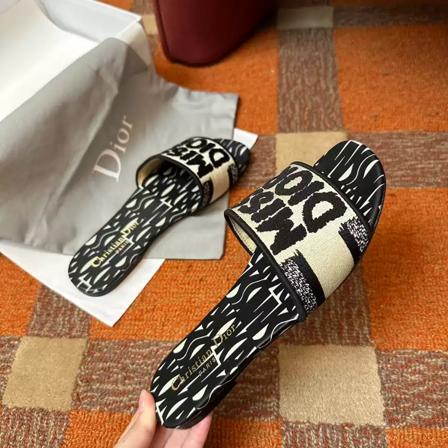 DIOR DWAY SLIDE – DS030
