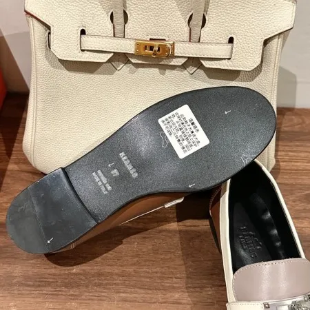 Hermes Women’s Destin Loafers in Multicolor Leather – HM071