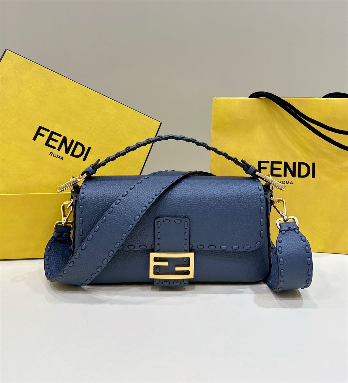 FENDI BAGUETTE BLUE SELLERIA BAG WITH OVERSIZE TOPSTITCHING – F029